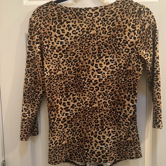 Leopard print twist top with built in black tank. Women’s size Medium - Picture 2 of 8
